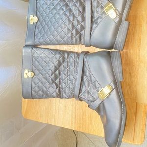 Michael kors Black side zippered quilted boots size 5